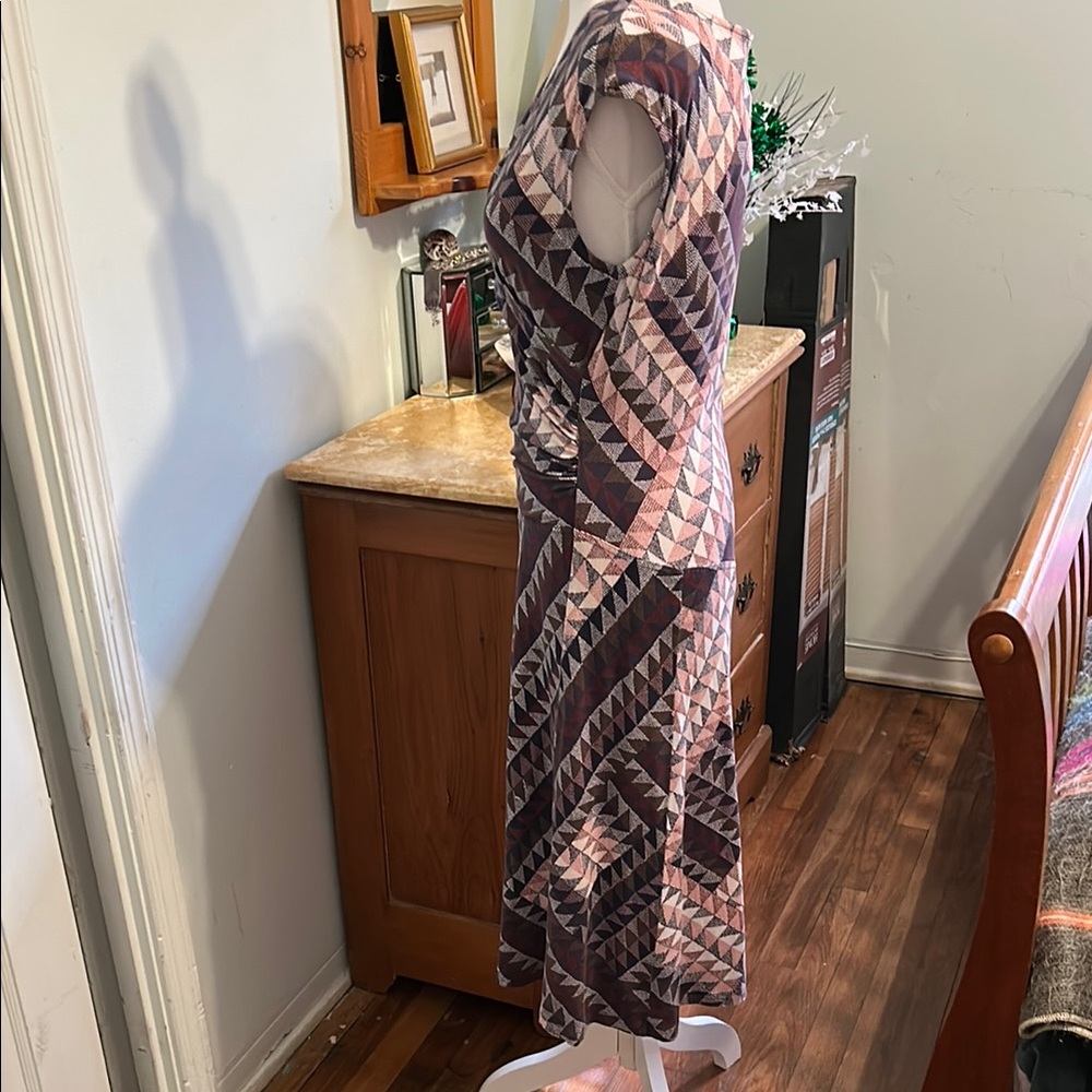 Geometric Patterned Dress - Picture 7 of 16